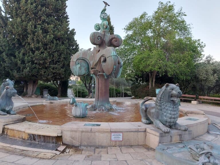 מזרקת האריות בירושלים ביום קיץ חם