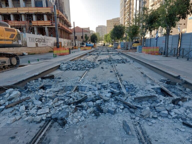 רחוב יפו ביום ירושלים 2025 – מסילת הרכבת מפורקת לחלוטין