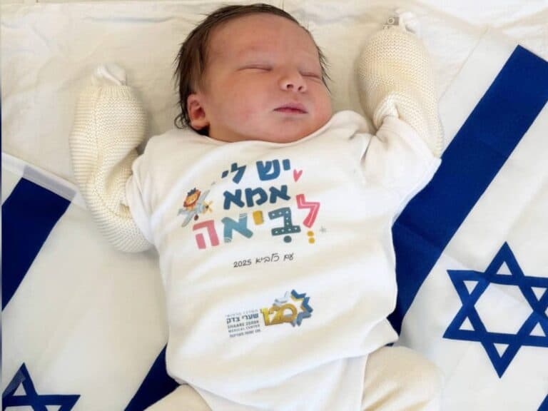Newborn baby in Shaare Zedek Medical Center, Jerusalem, wearing a bodysuit that reads “I have a lioness mom”, symbolizing return to normal after Iran war