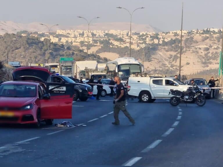 Police operation at Az-Za’ayyem checkpoint near East Jerusalem. Security forces surround suspicious red vehicle