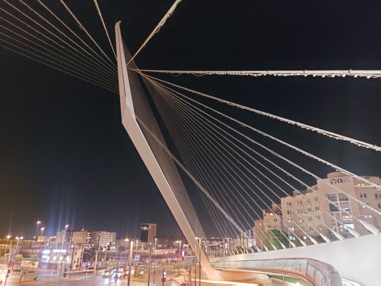 The String Bridge in Jerusalem with its lights turned off at night, symbolizing the city's highest emergency alert during wartime
