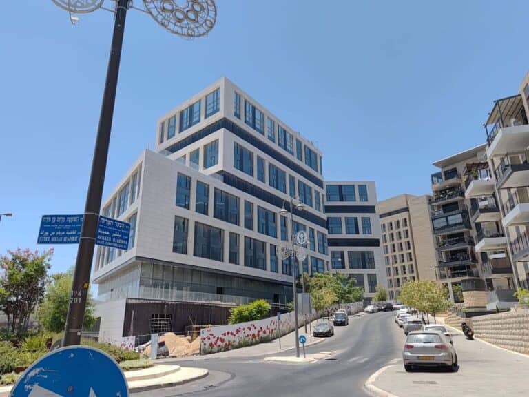 Alt Text (English): Street sign for Israel’s State Comptroller in Jerusalem – a city voting increasingly against oversight