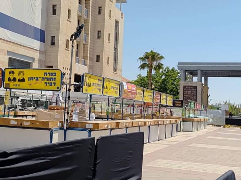 Empty Safra Square in Jerusalem during Book Week 2025 – abandoned stalls and a silent piano for hostage Alon Ohil due to war conditions