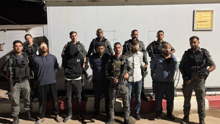 כוחות מג"ב וצה"ל עוצרים חמישה חשודים בכפר דומא, 30 ק"מ מירושלים