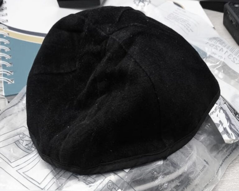 כיפה שחורה שנתפסה ברשות החשוד שתכנן פיגוע בירושלים