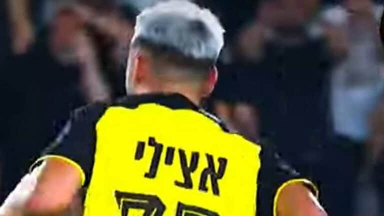 עומר אצילי במדי בית"ר ירושלים במהלך משחק, ירושלים