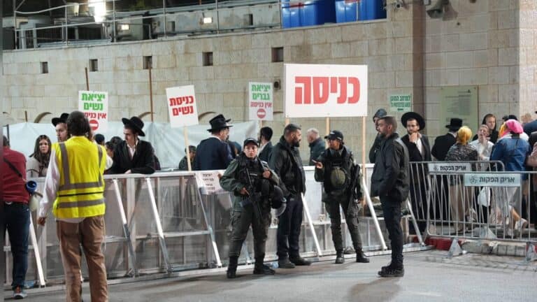 عناصر شرطة لواء القدس خلال نشاط ميداني قرب قبر راحيل استعدادا للاحتفال