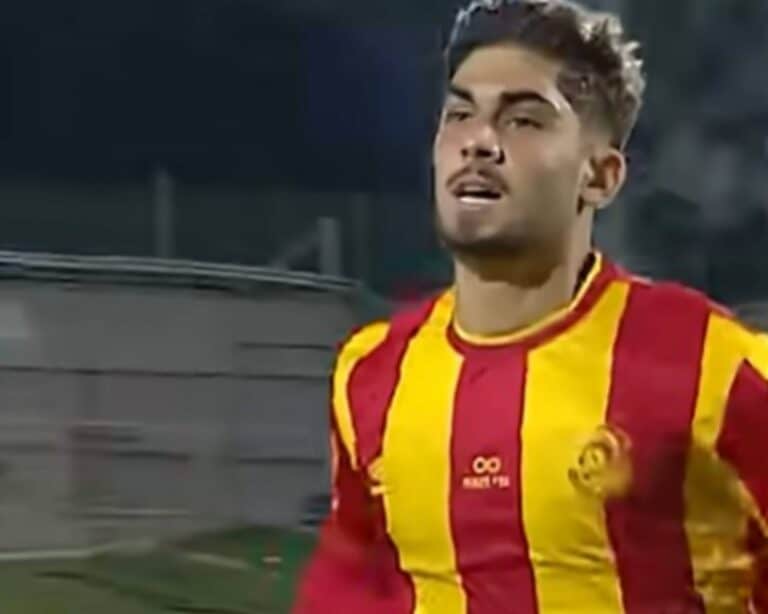 הכדורגלן הצעיר אורי עזו, במדי מ.ס אשדוד מליגת העל