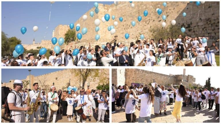 Perayaan Bar dan Bat Mitzvah untuk kanak-kanak terkesan perang di Tembok Barat, Baitulmaqdis