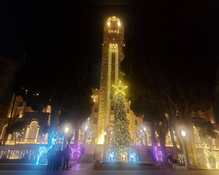 מגדל הפעמונים של ימק"א בירושלים מואר באורות חג המולד עם עץ אשוח ברחבה (Photo: Jerusalem Online News - Yuli Kraus)