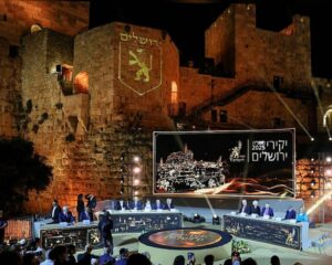 Ang seremonya ng Honored Citizens ng Jerusalem noong nakaraang taon sa harap ng mga pader ng Old City at Tower of David sa gabi