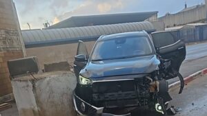 רכב שנפגע במהלך מרדף משטרתי לאחר ניסיון גניבה בירושלים