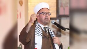 Sheikh Iyad al-Abbasi berbicara di Yerusalem di tengah persiapan polisi menjelang Ramadan 2026 dan pembatasan akses ke Al-Aqsa