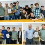 Mga estudyante ng Torah and Science Yeshiva High School at Shefa Yeshiva High School mula sa Jerusalem na may hawak na mga sertipiko at parangal matapos manalo sa OlympiPhysics