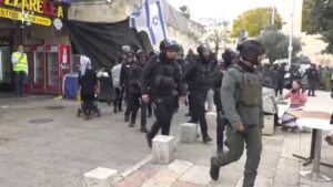 כוחות משטרה ולוחמי מג"ב פועלים בעיר העתיקה בירושלים במהלך מבצע שאגת הארי