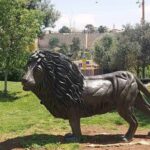 פסל האריה בירושלים על רקע חומות העיר העתיקה