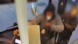 חשודים תוקפים נהג אוטובוס במהלך אירוע אלימות בירושלים