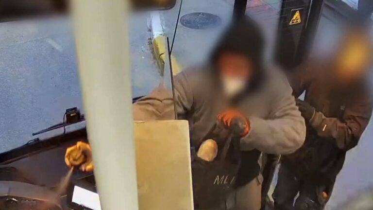 חשודים תוקפים נהג אוטובוס במהלך אירוע אלימות בירושלים