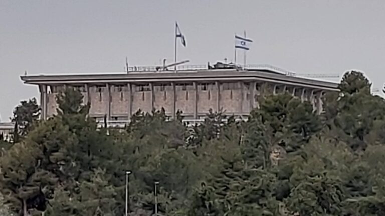 Le bâtiment de la Knesset à Jérusalem comme symbole de la ville