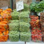 תרמילי חומוס ירוקים, "חאמלה מלאנה", בדוכן בשוק מחנה יהודה בירושלים