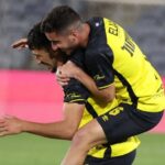 שחקני בית"ר ירושלים, ירדן כהן וזיו בן שימול, חוגגים שער ניצחון בדקות האחרונות