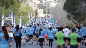 רצים במרתון ווינר ירושלים 2026 ברחובות העיר