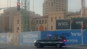 ניידת משטרה במרכז ירושלים