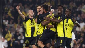 שחקני בית"ר ירושלים חוגגים בניצחון על מכבי חיפה