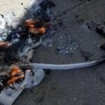 דגל ישראל שרוף על הקרקע לאחר הצתה בירושלים