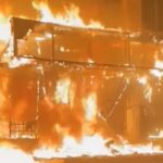Dégâts d’incendie dans une agence de la Banque islamique arabe à Beit Hanina, au nord de Jérusalem
