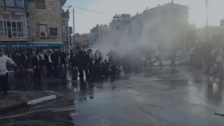 מחאה חרדית בירושלים, על רקע המאבק סביב מעצר עריקים וחוק הגיוס