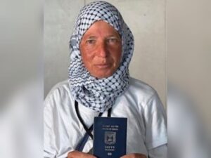 זוהר רגב-צ'מברליין מחזיקה דרכון ישראלי