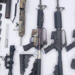 רובי M-16, מחסניות ואמצעי לחימה שנתפסו במחנה הפליטים שועפאט במזרח ירושלים