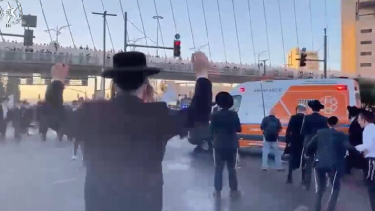 Protesters near the Chords Bridge in Jerusalem during a demonstration against the draft law and the arrest of deserters