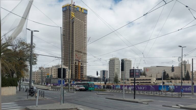 Residential tower under construction near Jerusalem’s light rail and western entrance