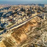 מבט אווירי על אזור אום ליסון, סמוך לצור באהר ולג'בל מוכאבר במזרח ירושלים