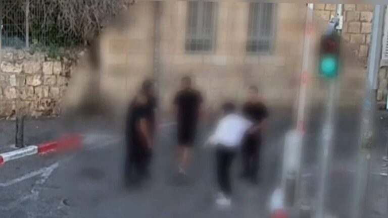 תיעוד מהדקות שקדמו לאירוע שבו נרצח בניהו רזי בשכונת נחלאות בירושלים