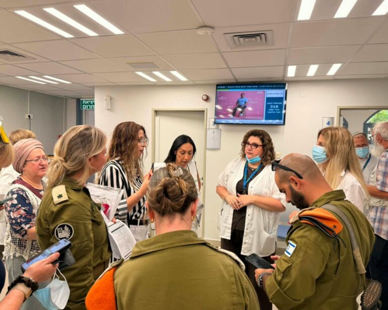צוותים רפואיים וכוחות ביטחון במהלך תרגיל להתמודדות עם אירוע טרור ביולוגי במחוז ירושלים